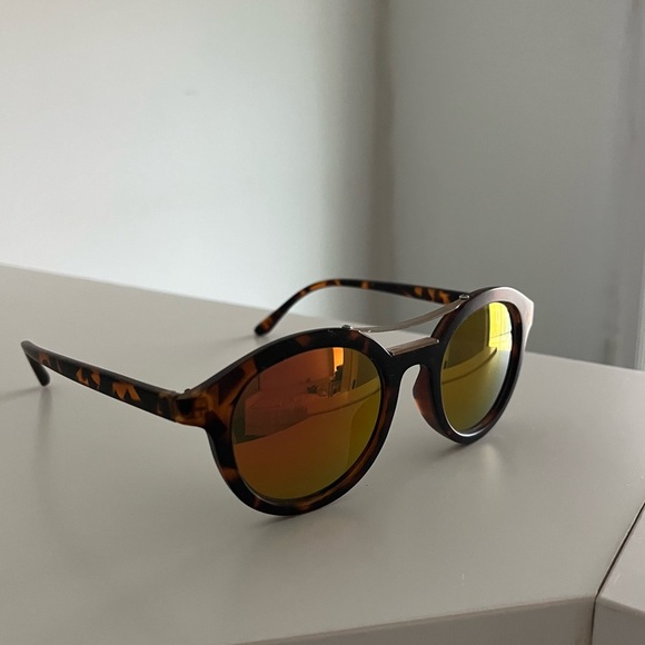 ROUND CAT-EYE MIRRORED TORTOISE SHELL SUNGLASSES - Picture 5 of 6